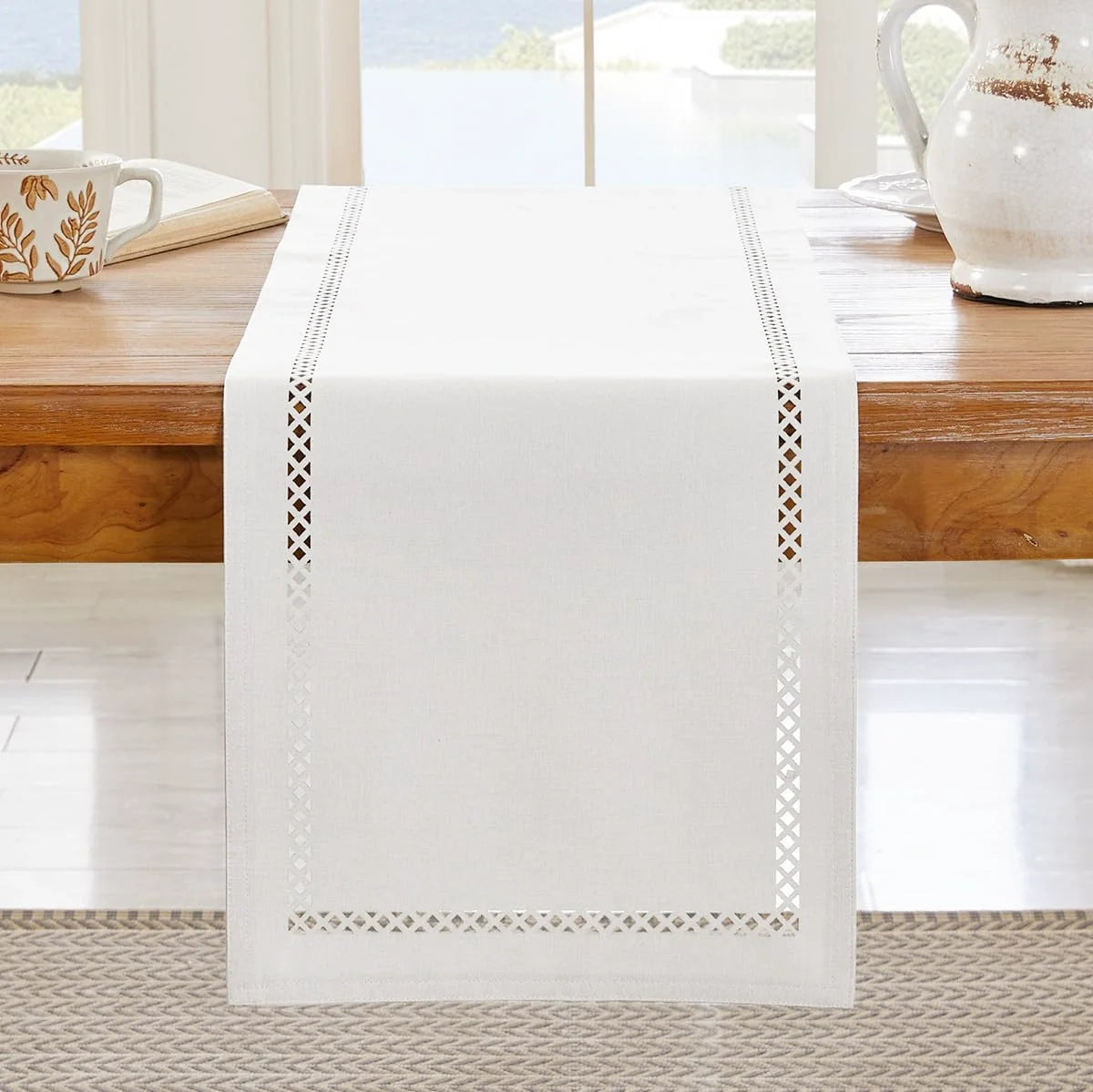 Chemin de table lin motif ajouré moderne chic - vue 9 sur 13