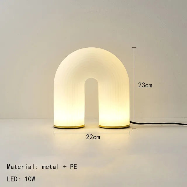 lustre moderne en acrylique et métal doré pour intérieur élégant