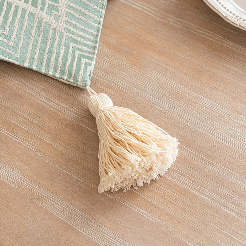 Chemin de table brodé motifs géométriques style bohème - vue 6 sur 7