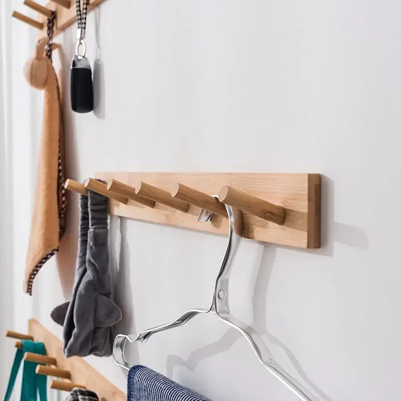 porte-manteau mural en bambou avec crochets pratiques pour organiser vos affaires - vue 4 sur 12