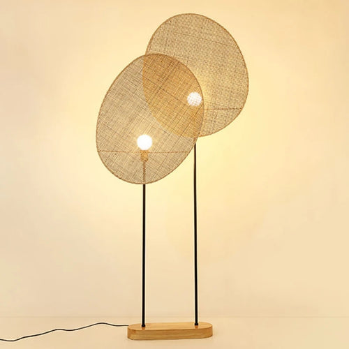 lampadaire en rotin tissé style asiatique pour intérieur moderne