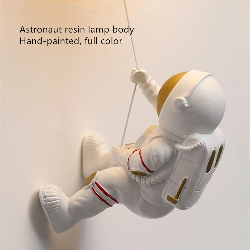 applique murale lune astronaute en cuivre pour garçon - vue 3 sur 10