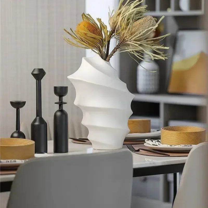 bougeoir en bois noir style nordique décoration artistique pour intérieur - vue 4 sur 11