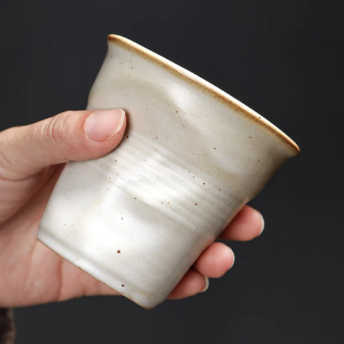 Tasse en gres plissee artisanale style vintage latte