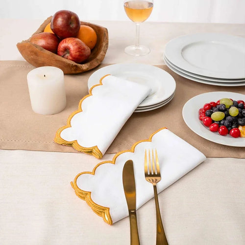 Serviette de table style vintage brodée bordure dentelle