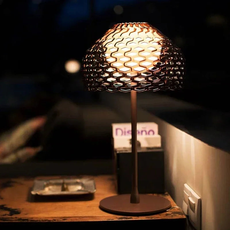 Italy Design Table Lamps Modern Hollow Lampshade Desk Light for Bedroom Living Room - vue 3 sur 8