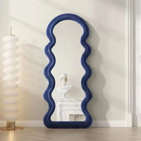 miroir ondulé design moderne pour un espace chic et funky