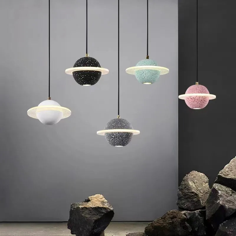 suspension en béton design mini planètes pour décoration intérieure - vue 2 sur 16