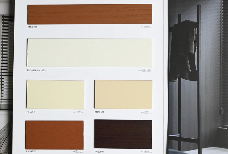 Store vénitien bois horizontal sans cordon salon moderne