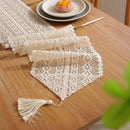 Chemin de table dentelle crochet bohème pompons coton