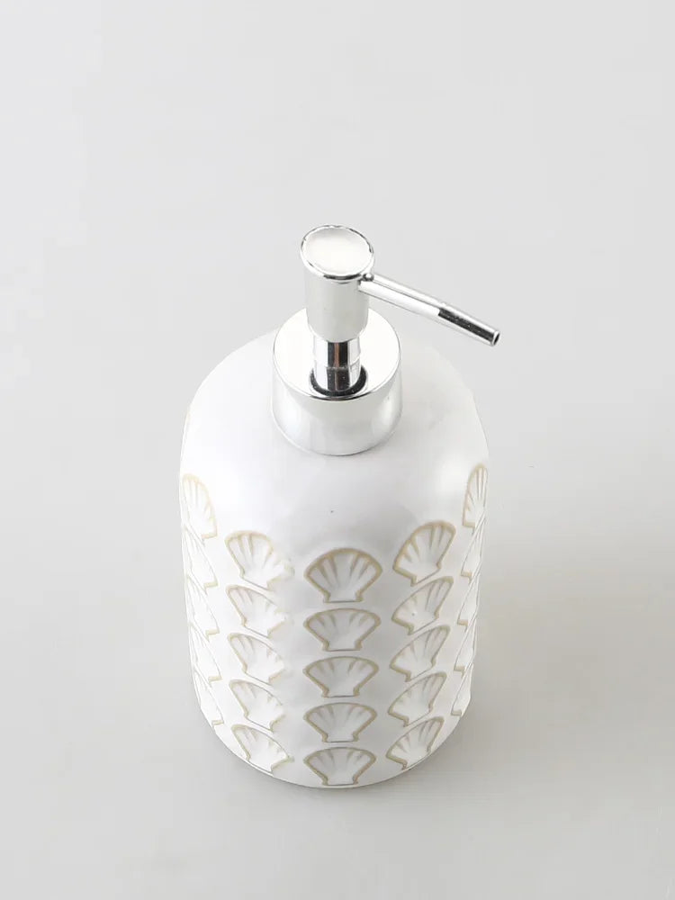 bouteille de lotion céramique en relief avec coquillages pour salle de bain - vue 3 sur 6
