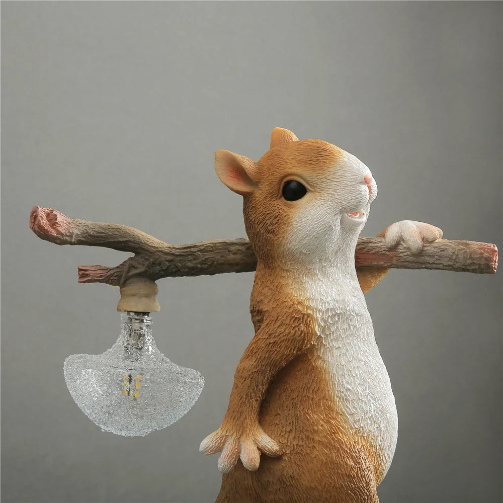 lampe de table écureuil en résine petite veilleuse décorative enfant - vue 5 sur 8