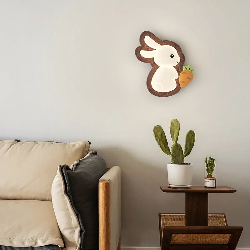 lampe de chevet wabi-sabi japonaise avec base en bois et lapin dessiné pour enfants