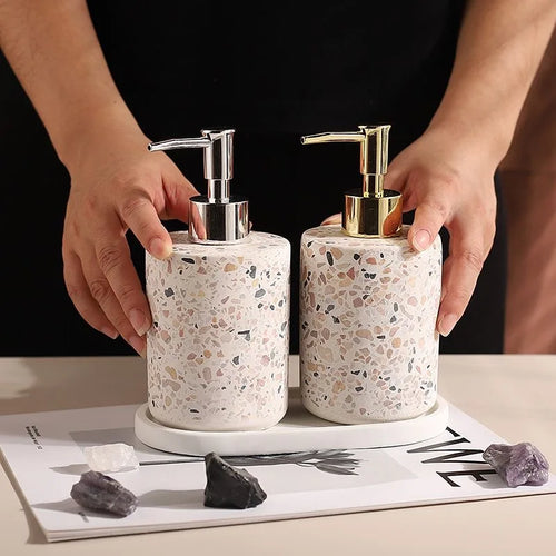 bouteille de lotion en terrazzo pour gel douche et savon - vue 3 sur 7