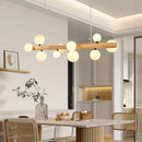 lustre moderne en bois et verre laiteux pour espaces contemporains