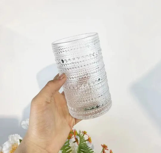 Verres a pied retro relief pour cocktails eau