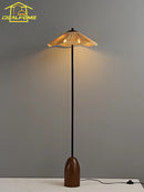 lampe de sol en bois tissé herbe médiévale minimaliste wabi-sabi