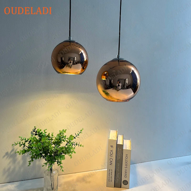 Suspension vintage loft boule de verre plaqué or et argent - vue 3 sur 9