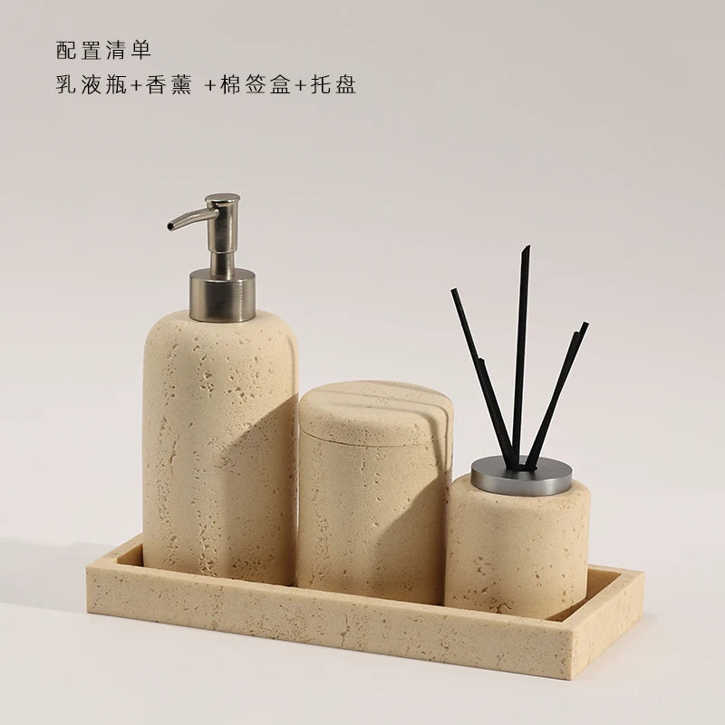 bouteille de désinfectant et accessoires de salle de bain luxe - vue 13 sur 19