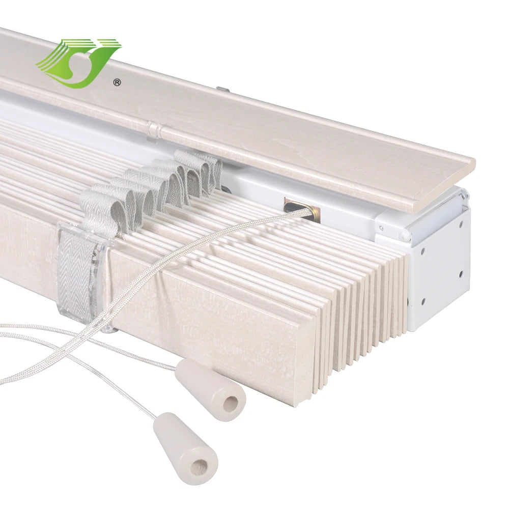 Store vénitien bois motorisé connecté pour porte fenêtre - vue 5 sur 7