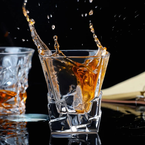 Verres cristal gravés élégants pour table fêtes maison