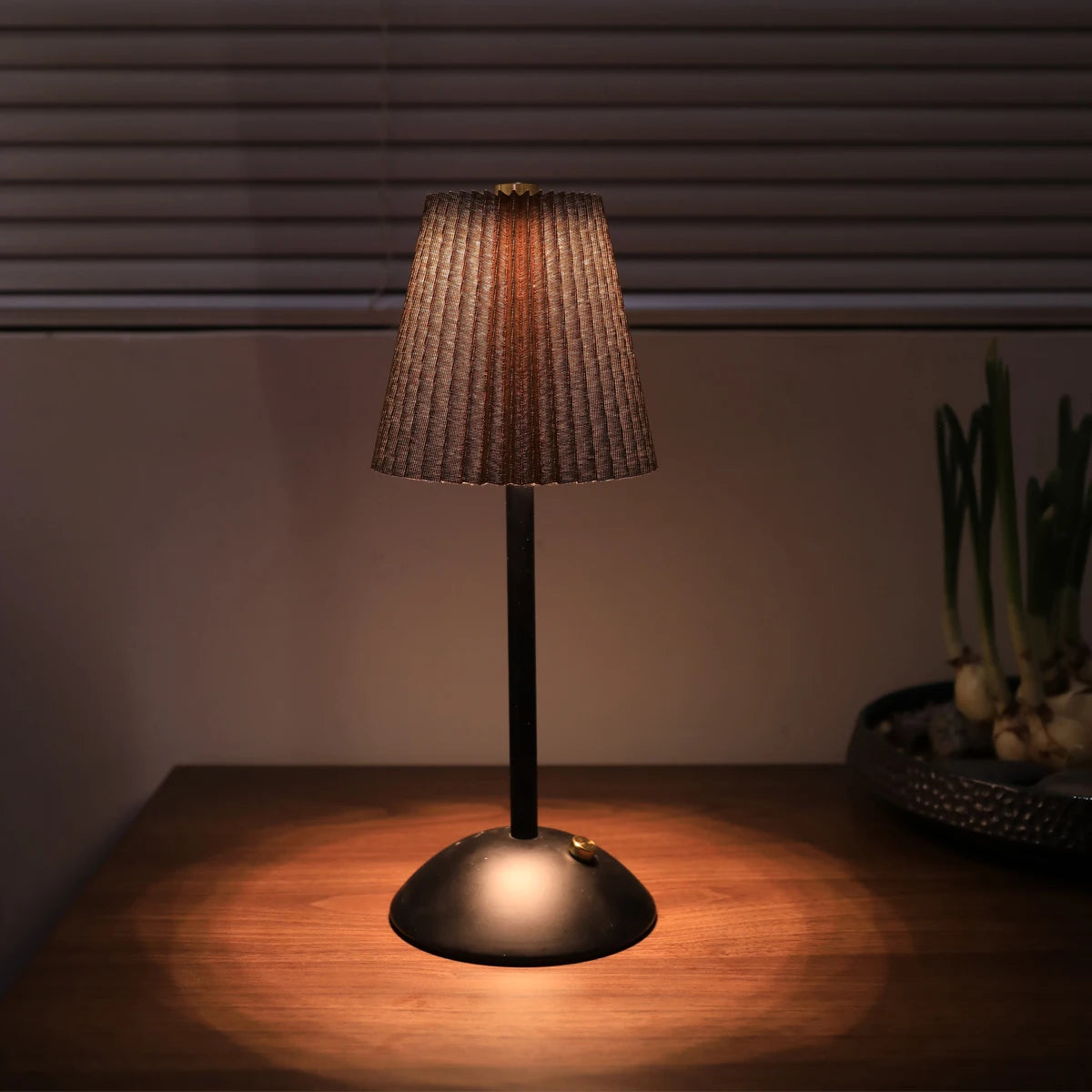 LED Nordic pleated desk lamp charging touch adjustable night light, bedroom sleep light, bar coffee shop decorative light