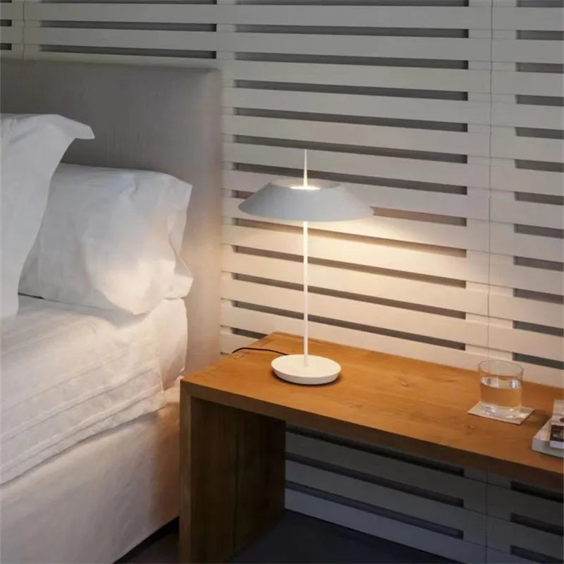 lampe à poser design en métal avec éclairage LED - vue 4 sur 12