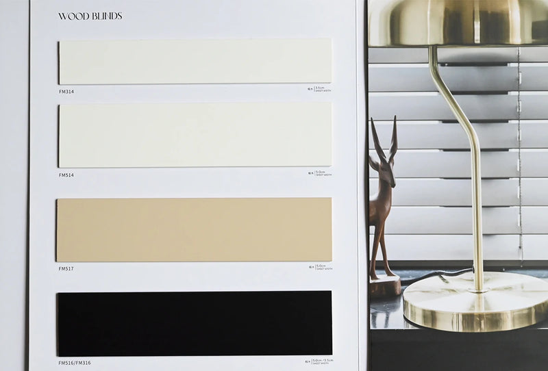 Store vénitien bois horizontal sans cordon salon moderne