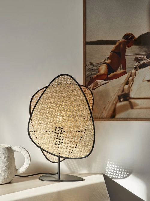 Lampadaire en rotin tricoté de styliste français - vue 5 sur 8