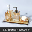 ensemble de produits de toilette en cristal et verre