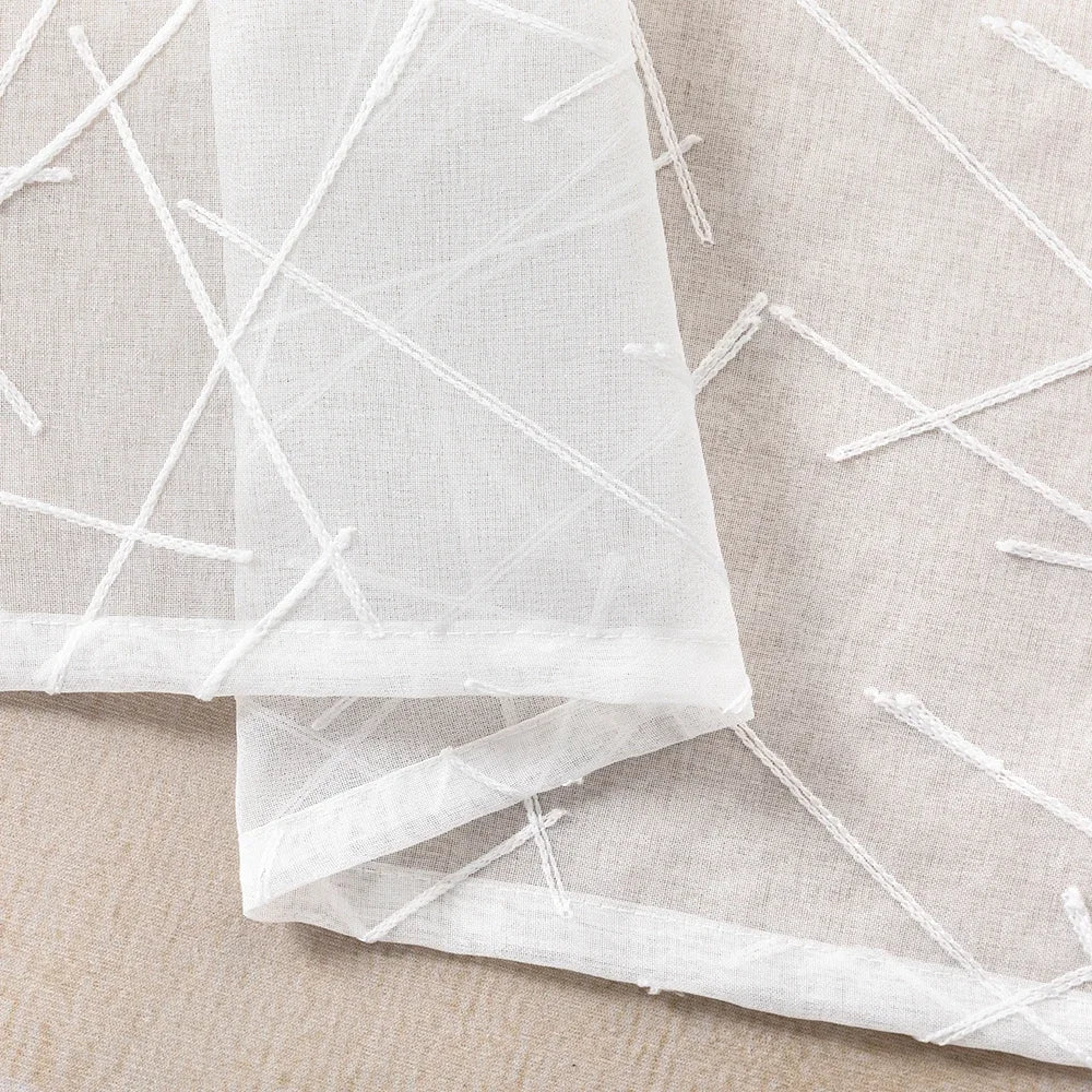 Voilage tulle brodé motifs géométriques rayés salon chambre