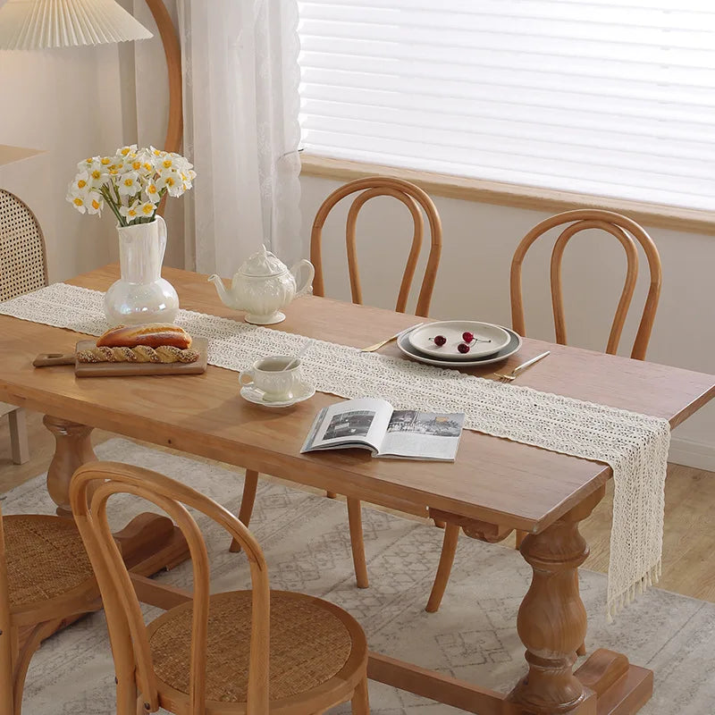 Chemin de table dentelle crochet beige vintage pompons - vue 6 sur 7