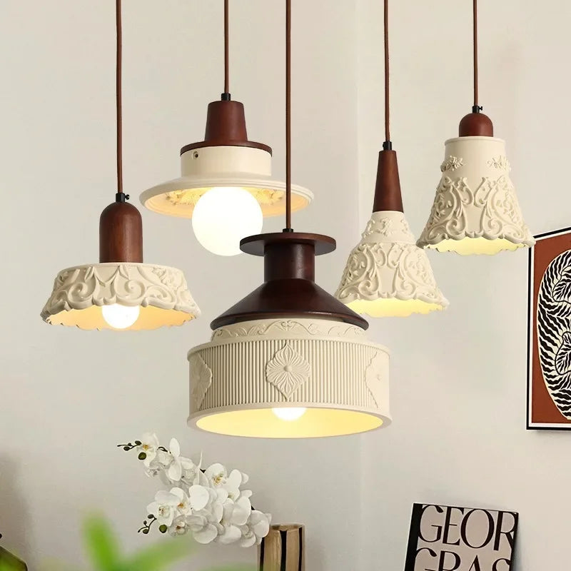 lustre rétro en résine gravée style antique décoratif - vue 3 sur 14