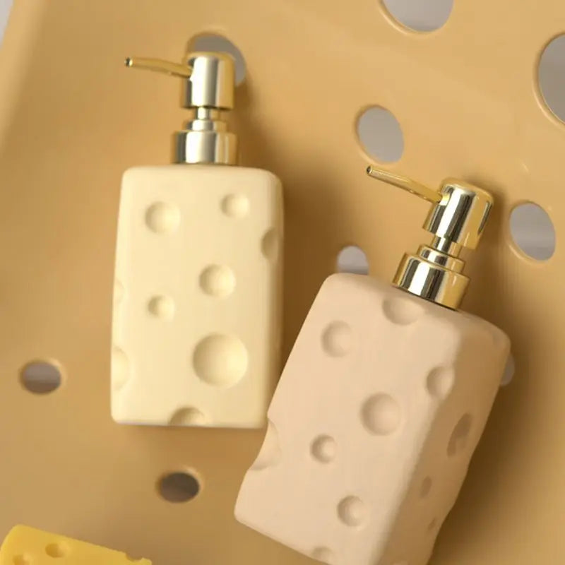 bouteille de lotion créative en forme de fromage amusante - vue 3 sur 16
