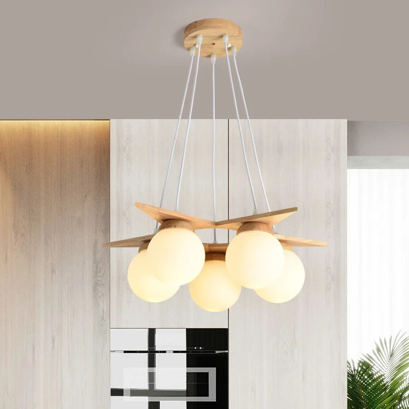 lustre en bois nordique avec boule en verre blanc - vue 4 sur 8