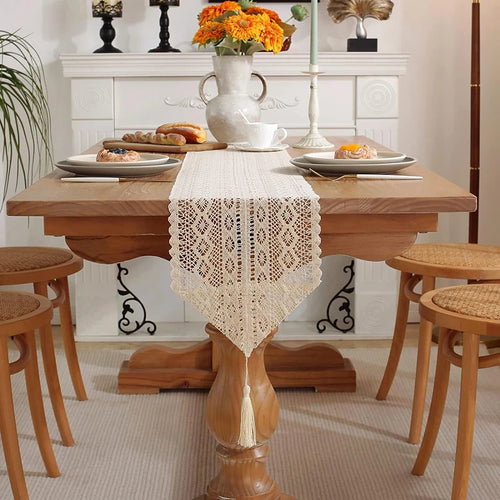 Chemin de table dentelle crochet bohème pompons coton
