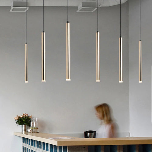 suspension led dorées design moderne pour intérieur minimaliste