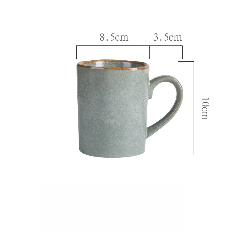 Tasse en céramique artisanale style rétro brut café
