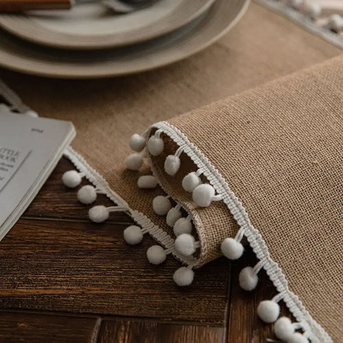 Chemin de table style champetre beige avec pompons - vue 8 sur 7