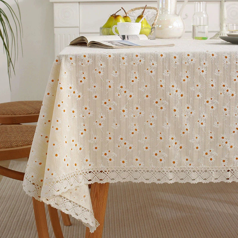 Nappe style champêtre à pompons dentelle motif marguerite
