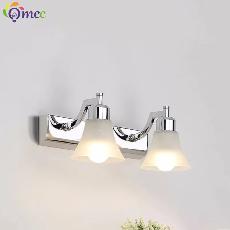 Applique murale Rétro cosmétique miroir LED européenne maquillage lumière vanité salle de bains appliques Chrome armoire