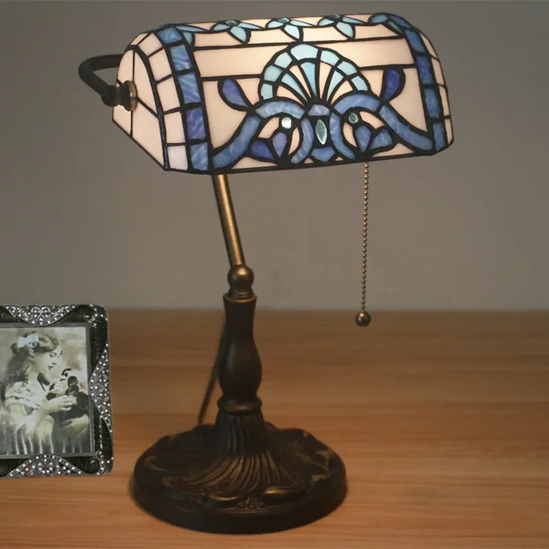 lampe à poser rétro nordique en verre teinté décor baroque méditerranéen - vue 5 sur 6