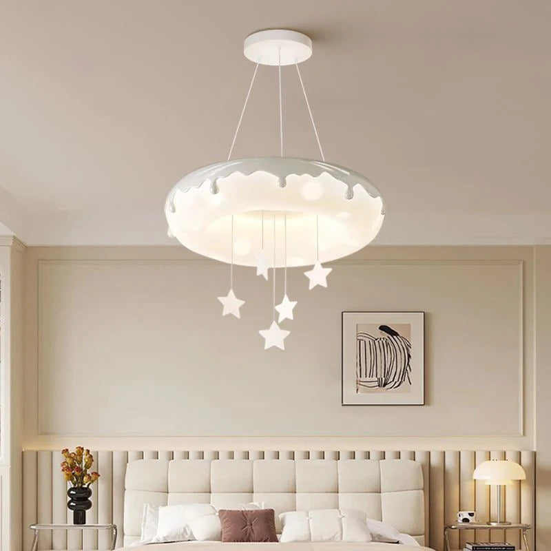 plafonnier en forme de beignet pour chambre d'enfant moderne et chaleureux - vue 5 sur 11