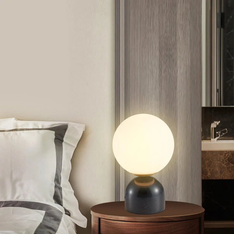Lampe de table LED en verre et marbre - vue 6 sur 9