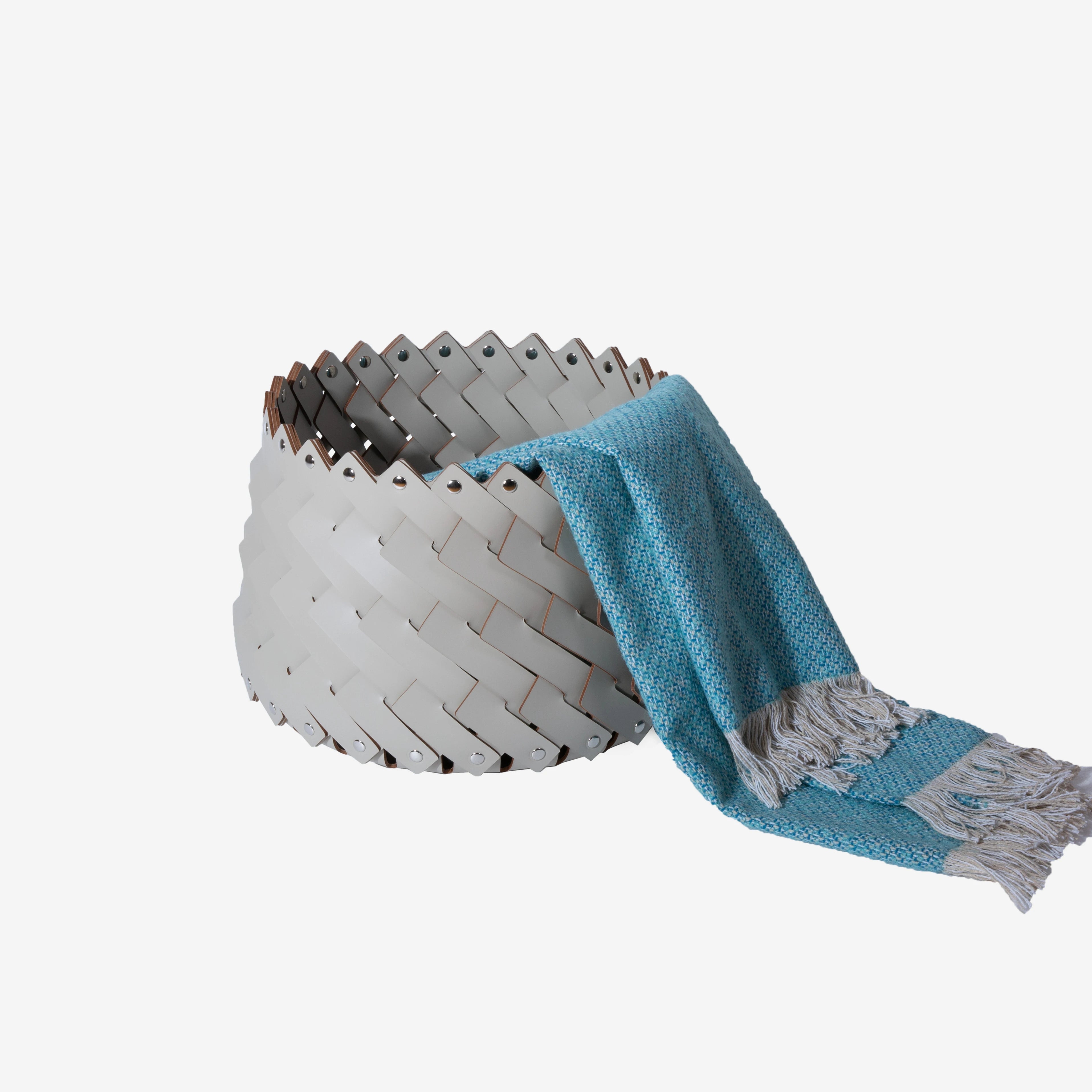 paniers de rangement en cuir tressé faits main de luxe - vue 5 sur 9