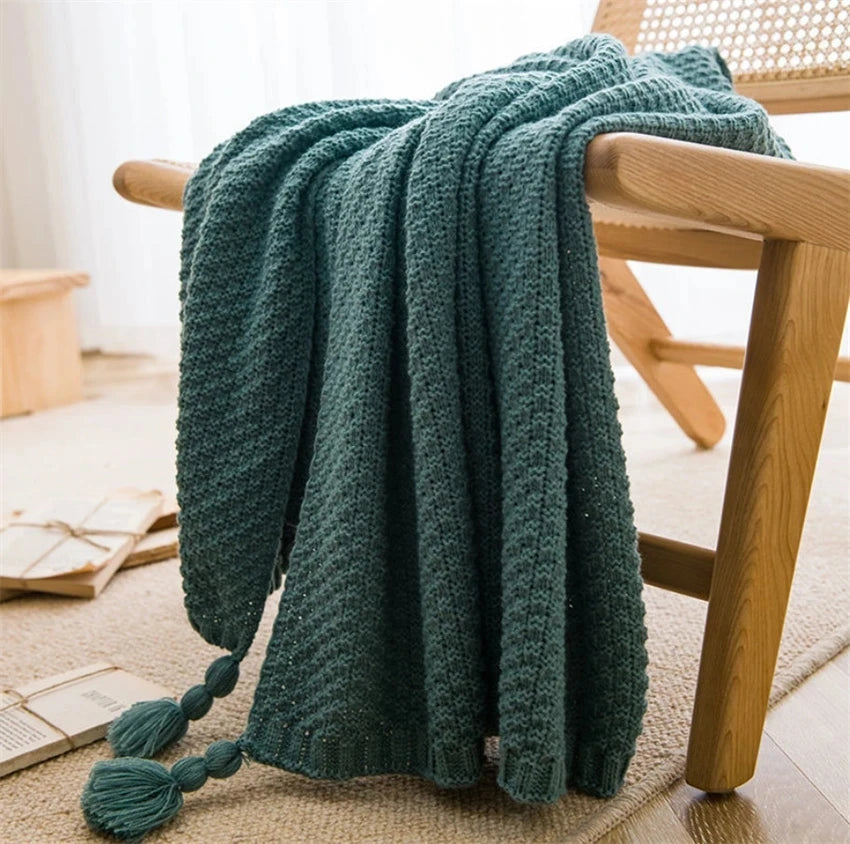 Plaid maille épaisse gaufrée avec pompons style nordique - vue 5 sur 7