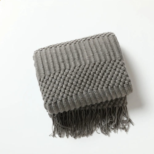plaid tricot léger à carreaux avec pompons décoratif