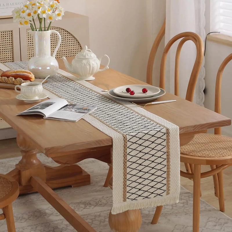 Chemin de table coton bohème géométrique pompons beige