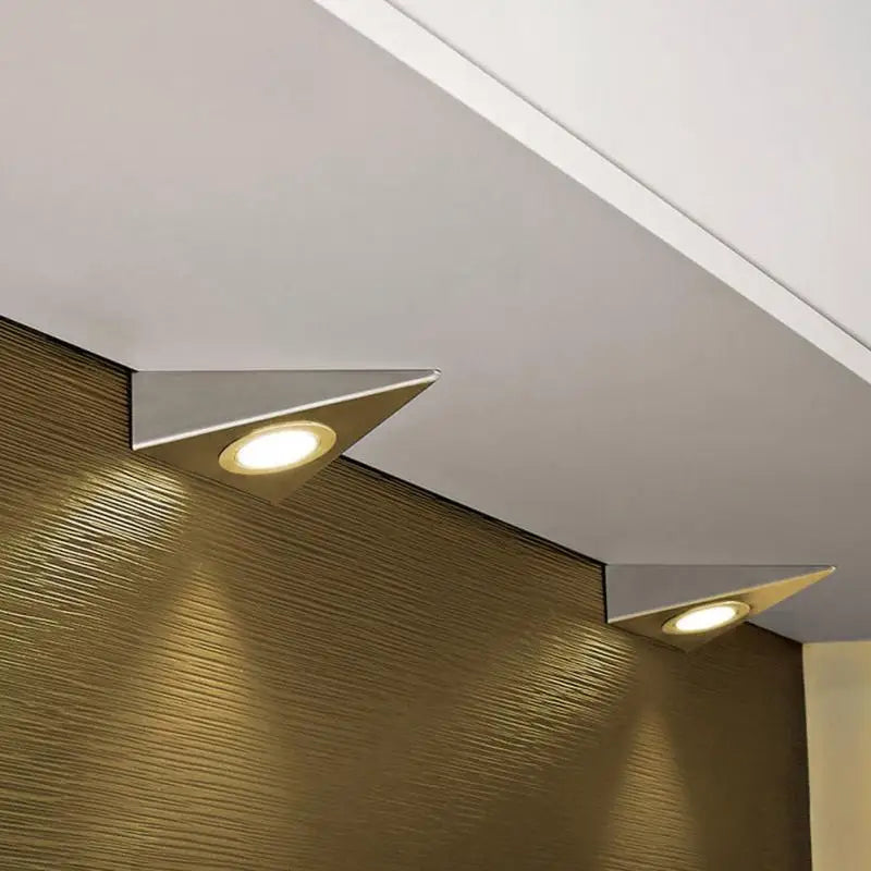 12V 230V LED Cabinet Lights 1.5W Triangle Mini Shelf Light Brushed Cupboard Lamp for Home Kitchen Cabinet, Wardrobe, Wine Cooler - vue 5 sur 6