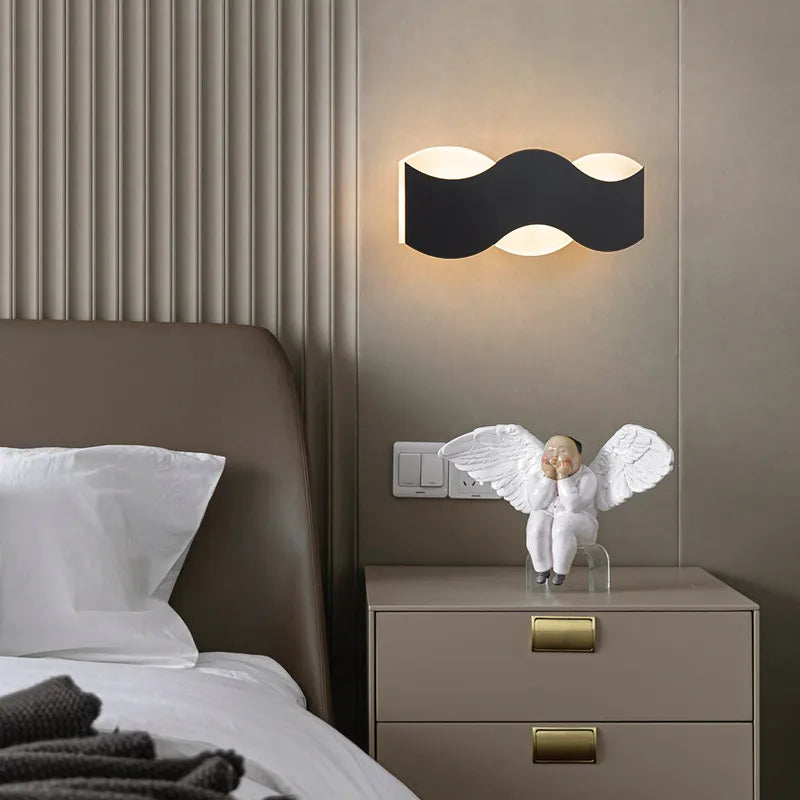 Applique murale LED moderne en forme de vague pour couloir intérieur - vue 7 sur 18